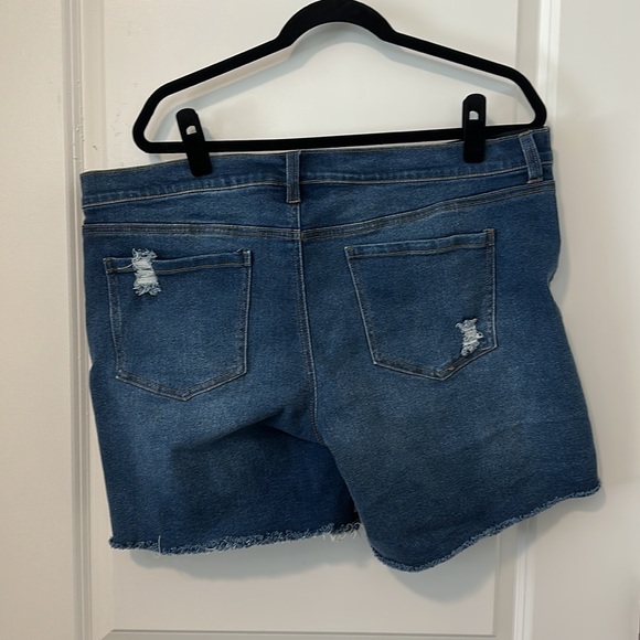 Maternity Shorts - Picture 2 of 3